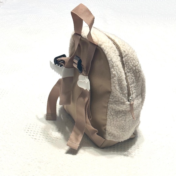 5/$15💥 DSW Cream Faux Fur Kids Backpack Travel & Everyday Bag - Picture 3 of 13